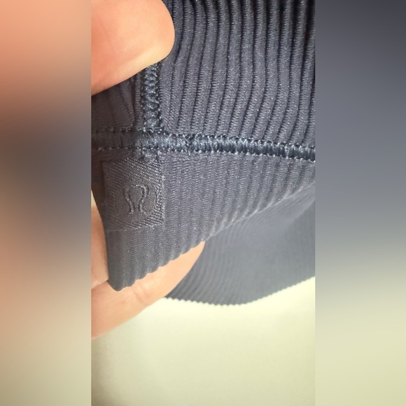 Lululemon Power Pivot Reversible Top - Picture 4 of 4
